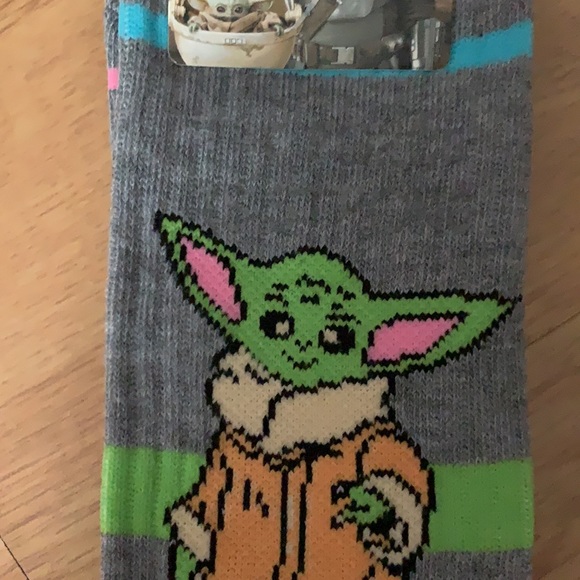 NWT Disney Star Wars - Baby Yoda “Grogu” Glow in the Dark Crew Socks - Picture 3 of 7